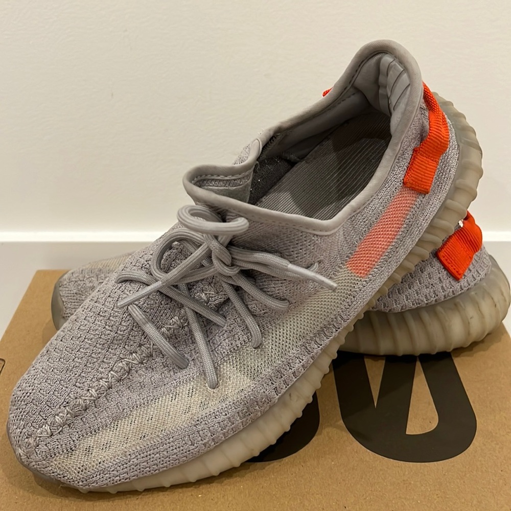 Yeezy boost 350 V2 ‘Tail Light’